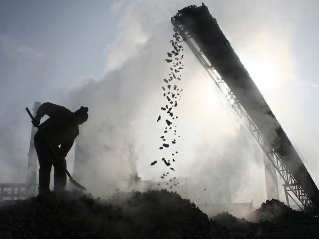 An toàn lao động tại các khu vực mỏ than, thạch cao ở Trung Quốc vẫn là thách thức lớn - Ảnh: Reuters