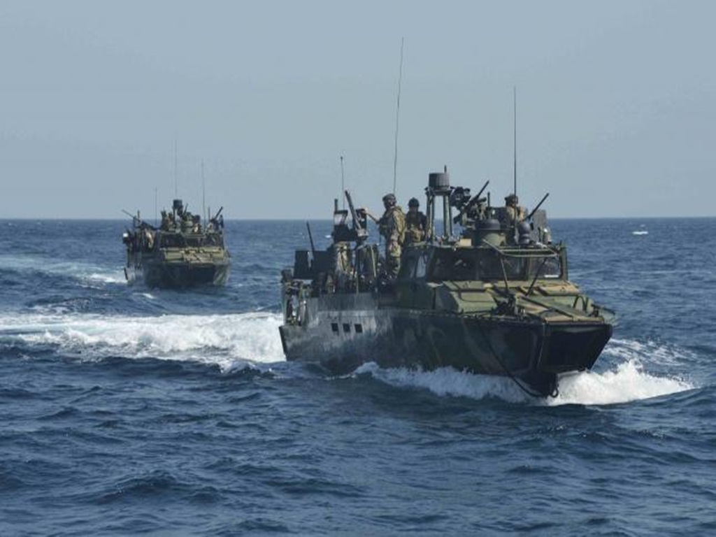 Iran yêu cầu Mỹ đưa ra lời xin lỗi về vụ hai chiếc tàu tuần tra cao tốc của Mỹ xâm nhập lãnh hải Iran - Ảnh: Reuters