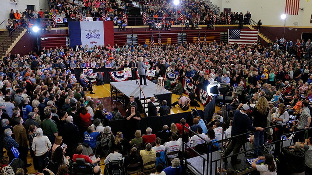 Cuộc bầu cử sơ bộ theo hình thức họp kín tại bang Iowa, khởi đầu chiến dịch bầu cử tổng thống Mỹ 2016 - Ảnh: Reuters