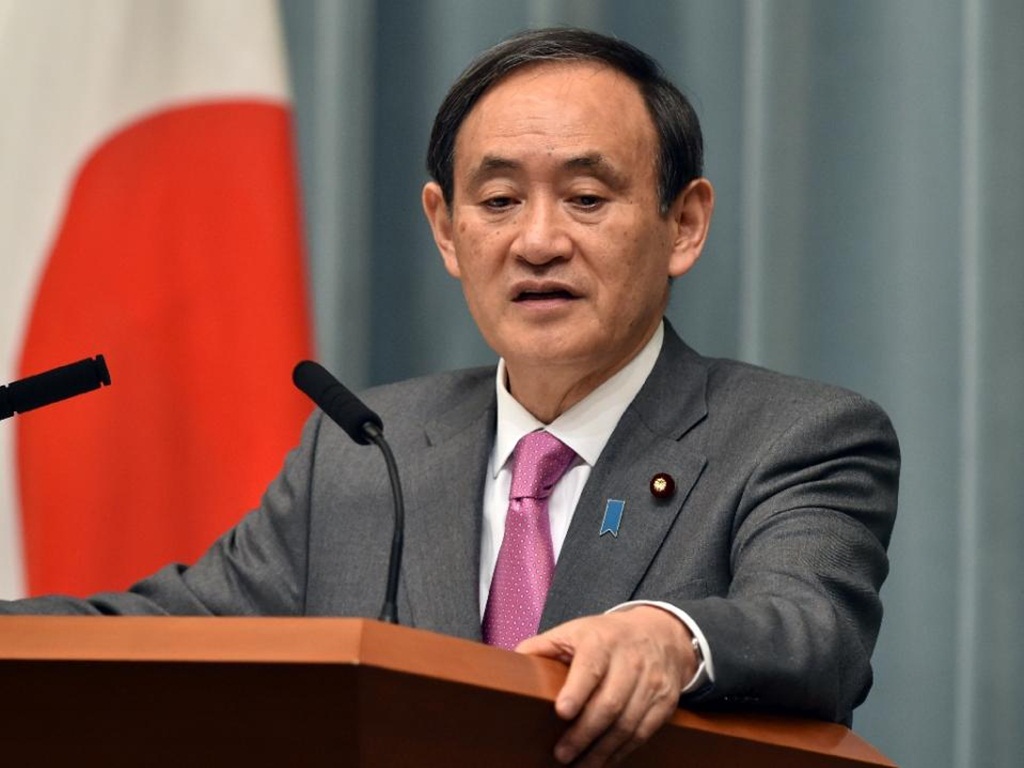 Chánh văn phòng Nội các Nhật Bản, ông Yoshihide Suga quyết phục hồi lệnh cấm vận Triều Tiên - Ảnh: AFP