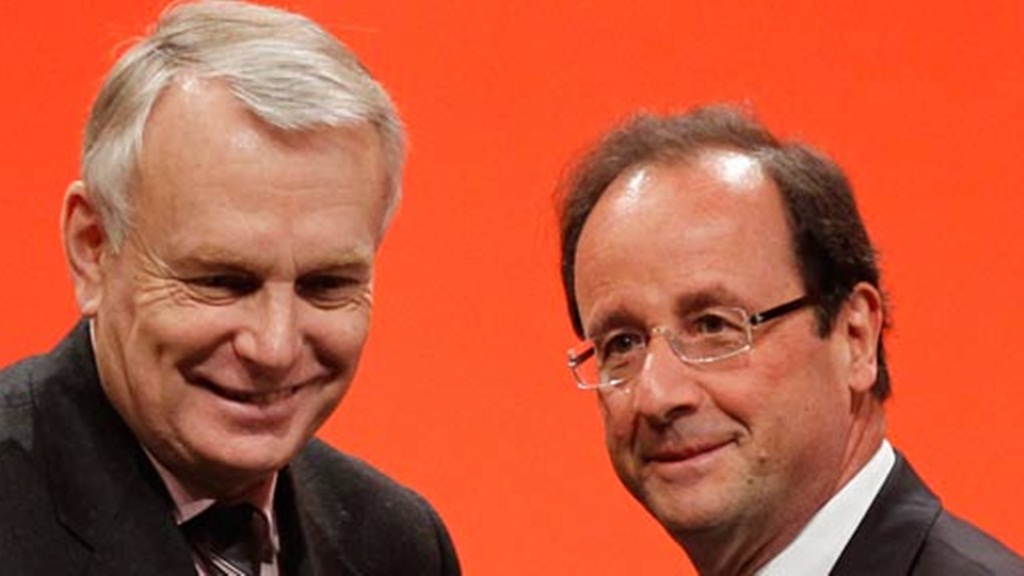 Tổng thống Pháp Francois Hollande (phải) tuyên bố bổ nhiệm ông Jean-Marc Ayrault làm Ngoại trưởng Pháp - Ảnh: Reuters