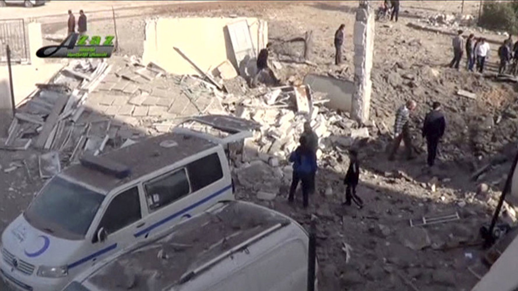 Một bệnh viện ở Aleppo, Syria bị không kích bằng tên lửa ngày 15.2 - Ảnh: Reuters