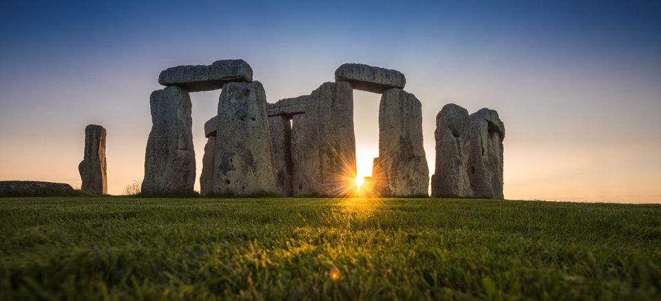 Vén màn' bí mật của vòng tròn đá bí ẩn Stonehenge