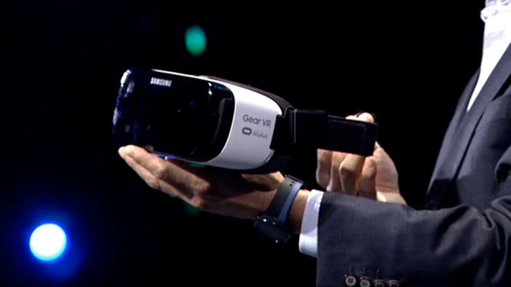 Gear VR 2015 có giá bán hấp dẫn hơn so với tiền nhiệm - Ảnh: AFP