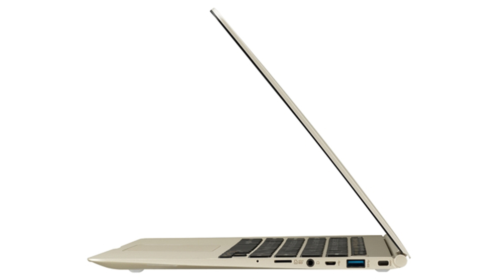 LG Gram có thiết kế mỏng và nhẹ hơn so với đối thủ MacBook Air kích thước tương đương - Ảnh: LG