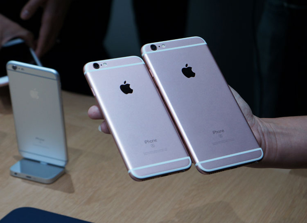 iPhone 6S/6S Plus có giá trị sản xuất chưa tới 5 triệu đồng - Ảnh: AFP