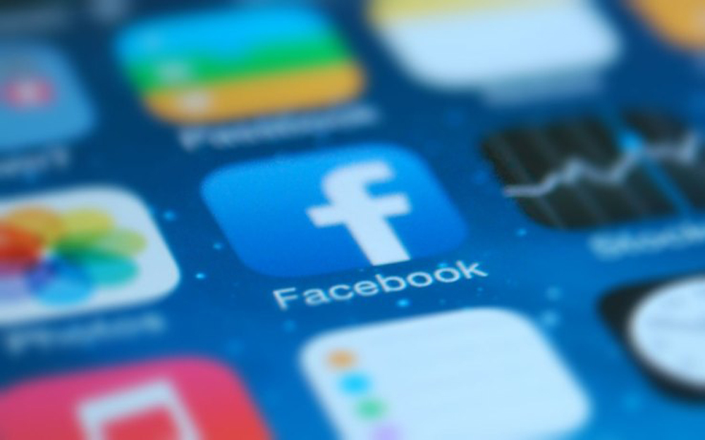 Ứng dụng Facebook trên di động đang bị nghi ngờ là gây hao pin khi chạy trên iOS - Ảnh chụp màn hình