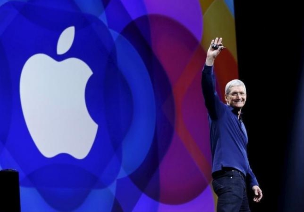 CEO Tim Cook trong một sự kiện của Apple - Ảnh: Reuters