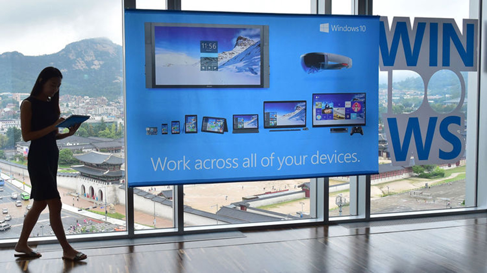 Windows 10 có bản cập nhật lớn đầu tiên giúp tăng cường khả năng tương thích - Ảnh: AFP
