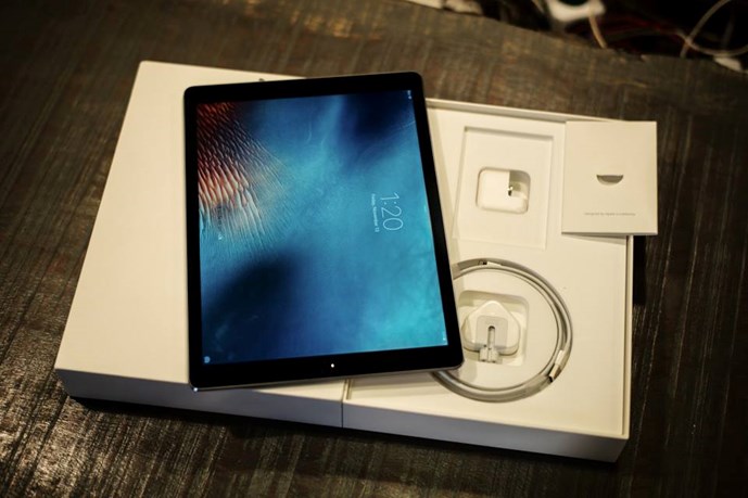 Chiếc tablet iPad Pro mới cập bến thị trường Việt Nam - Ảnh: T.Luân