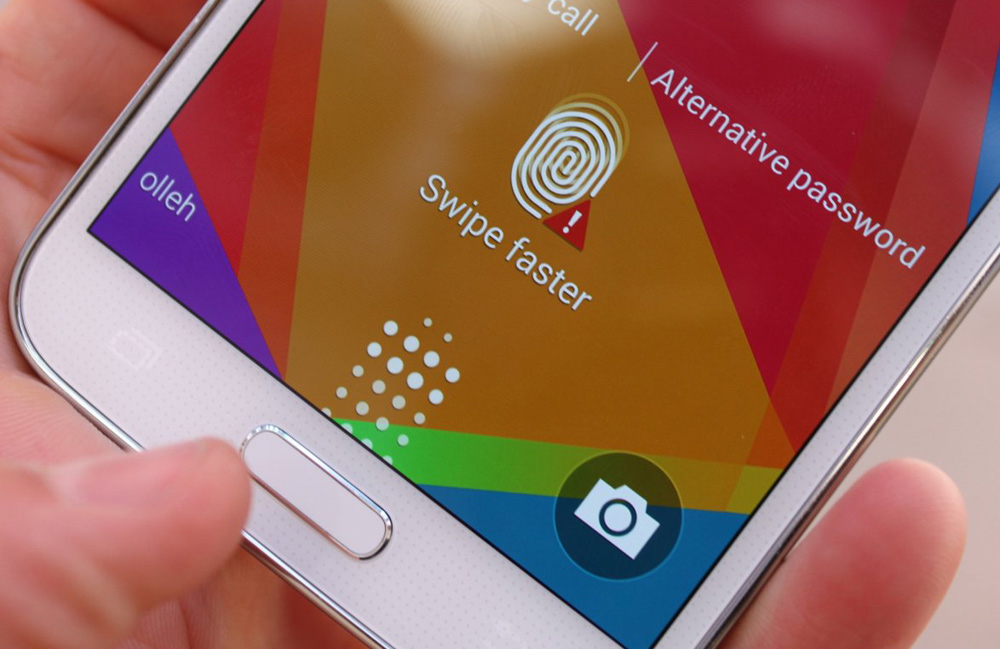 Samsung đang có kế hoạch đưa công nghệ cảm biến vân tay lên các dòng smartphone giá rẻ - Ảnh: AFP