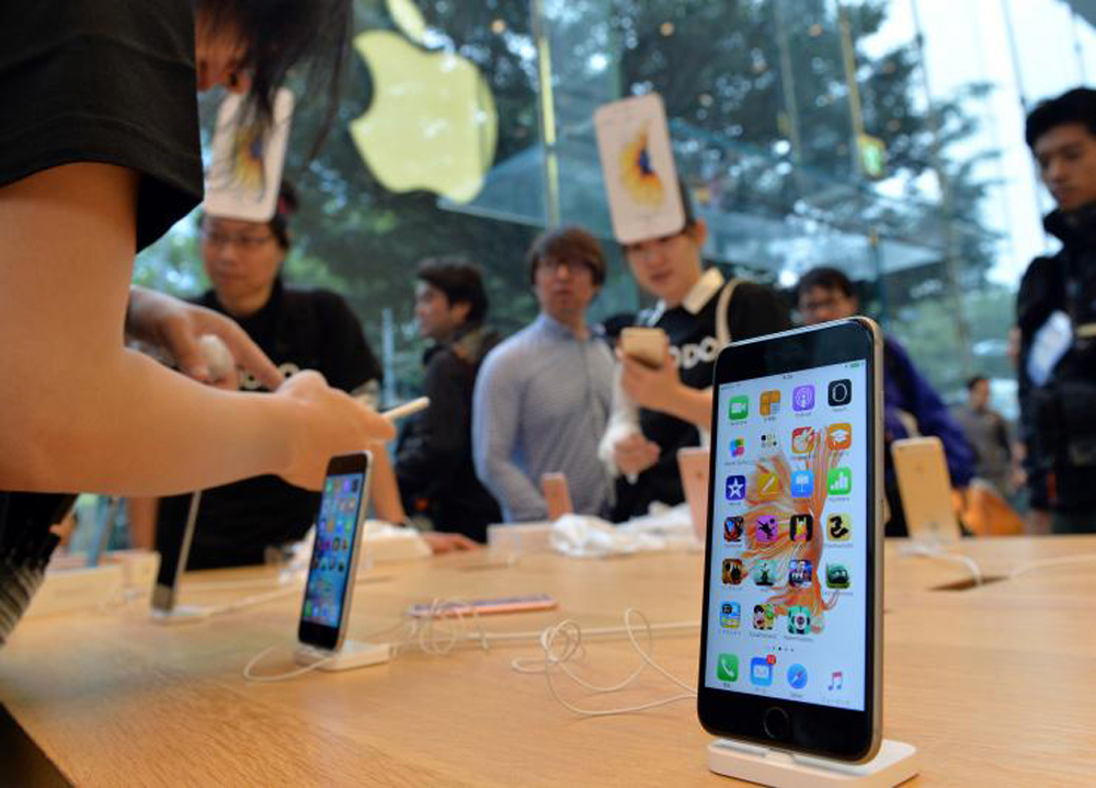 iPhone trong thời gian tới sẽ chuyển sang sử dụng công nghệ màn hình OLED sắc nét - Ảnh: AFP