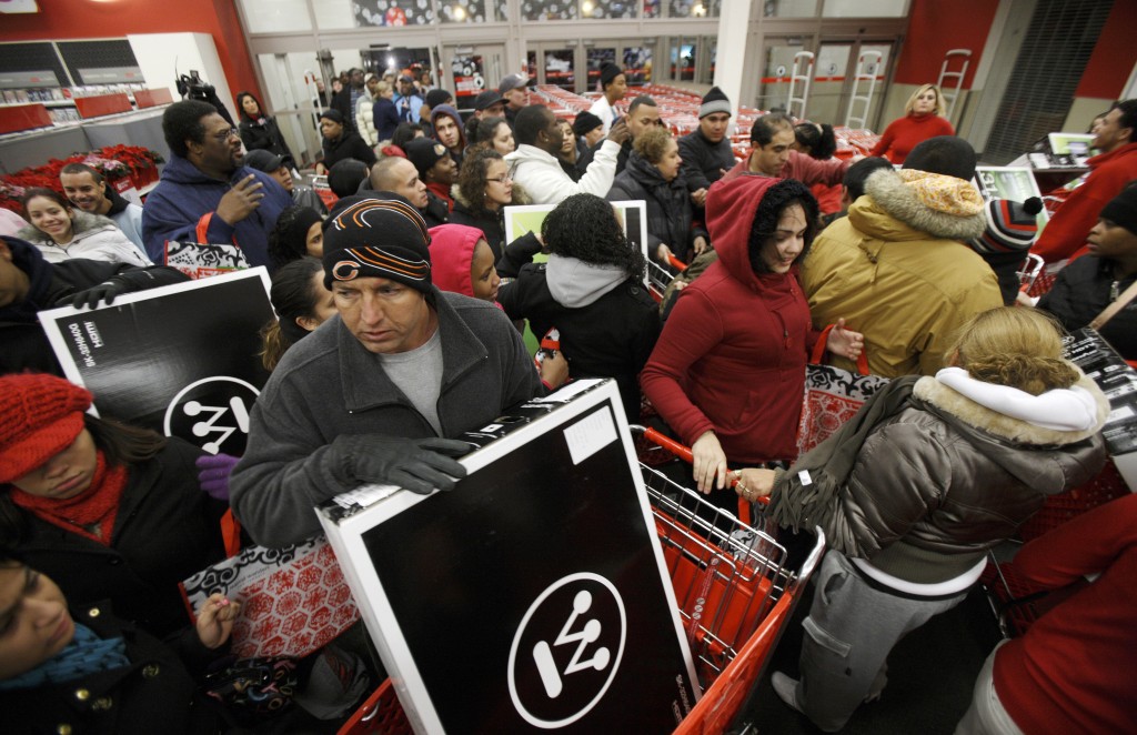 Black Friday được xem là dịp mua sắm lớn nhất trong năm của người Mỹ - Ảnh: Reuters