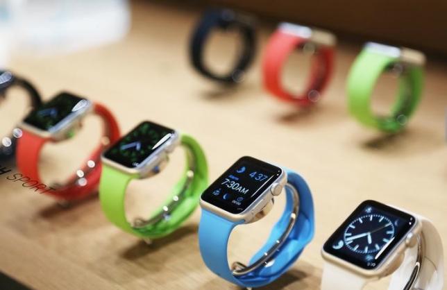 Apple Watch được bán rất chạy trong dịp Black Friday 2015 - Ảnh: Reuters