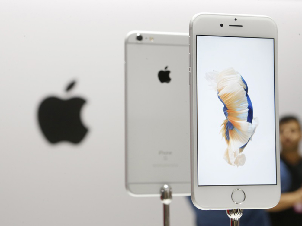 iPhone 6S 16 GB đang được bán với giá như “cho không” trên Best Buy - Ảnh: Reuters