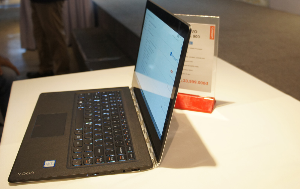 Yoga 900 cũng là mẫu laptop mỏng nhất hiện nay của Lenovo - Ảnh: T.Luân