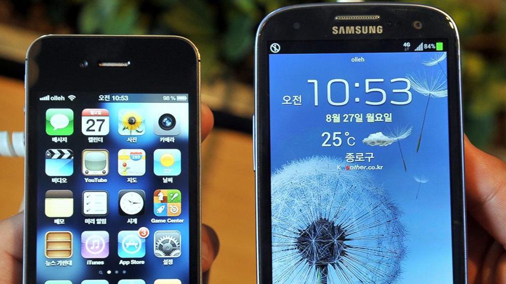 Cả Apple và Samsung đều không vừa lòng với phán quyết 548 triệu USD từ tòa án Mỹ - Ảnh: AFP
