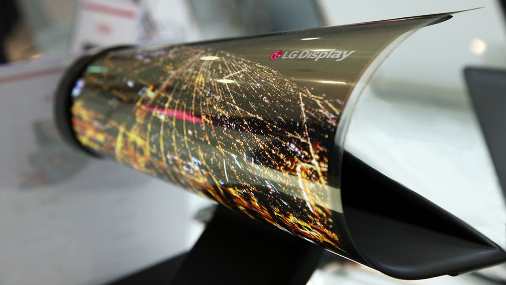 Nguyên mẫu màn hình OLED 18 inch của LG có thể cuộn lại như một tờ báo - Ảnh: LG Display