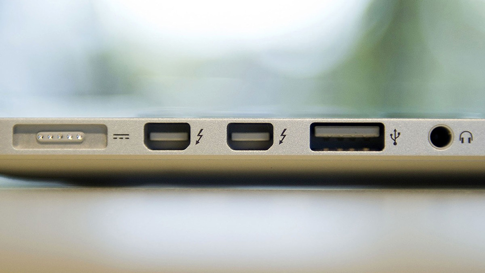 Apple đưa Thunderbolt vào sử dụng trên thiết bị của mình từ năm 2011 - Ảnh: AFP/Getty Images