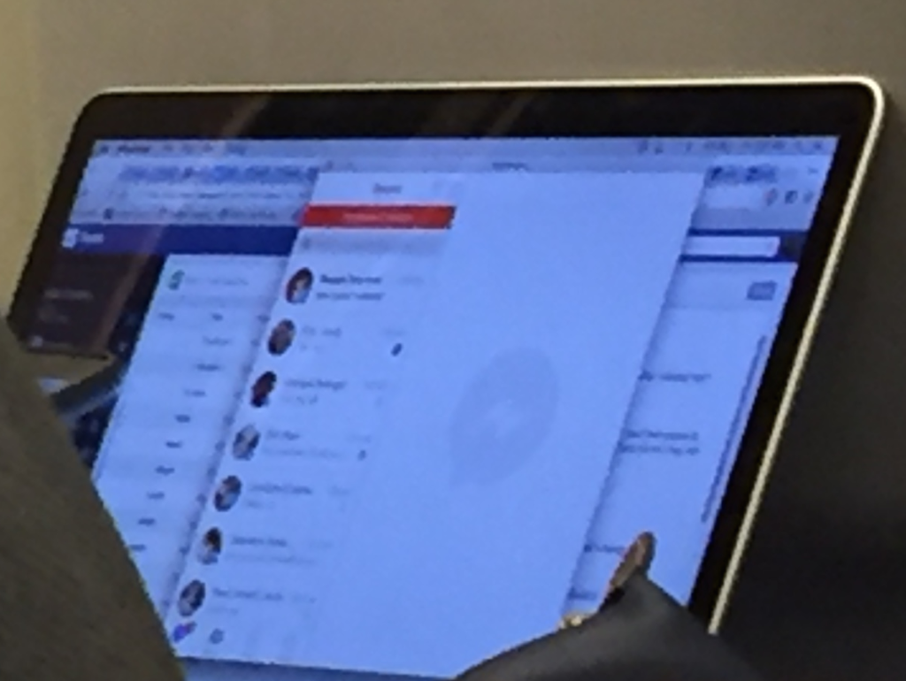 Hình ảnh được cho là của một nhân viên Facebook đang sử dụng ứng dụng Facebook Messenger trên máy tính Mac - Ảnh chụp lại từ Tech Crunch