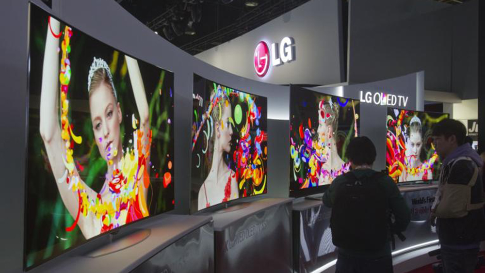 Màn hình TV của LG gây chú ý tại triển lãm CES 2016 - Ảnh: Reuters