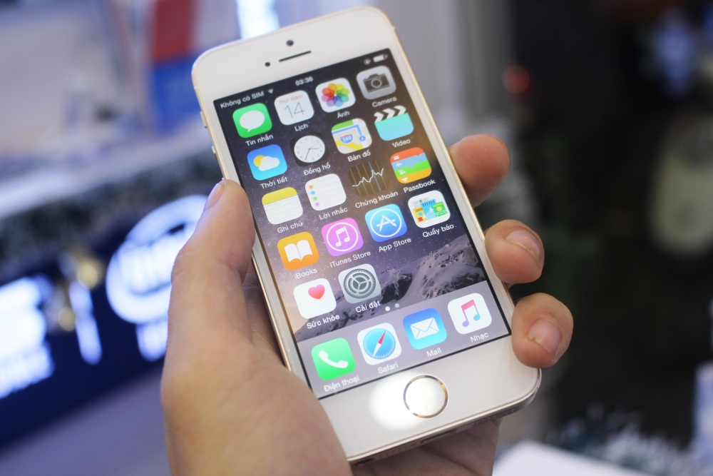 iPhone cũ thường bị đóng cặp lại và bán ra thị trường Việt Nam - Ảnh: T.H