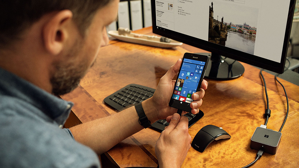 Continuum là tính năng hiện mới chỉ làm việc trên Lumia 950 và 950 XL cao cấp - Ảnh: Microsoft