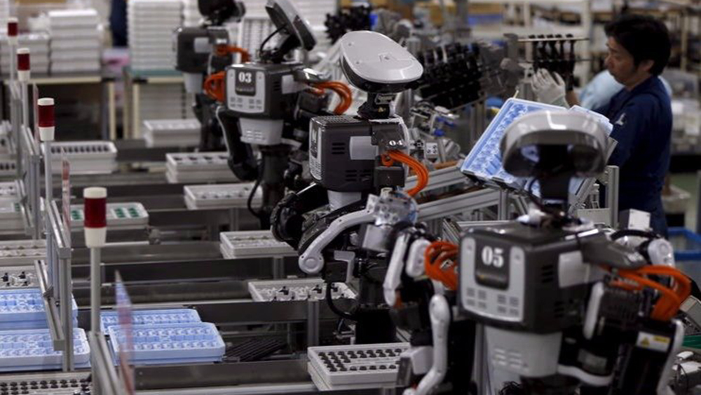Robot được sử dụng ngày càng nhiều hơn khiến nhu cầu tuyển dụng lao động giảm rõ rệt - Ảnh: Reuters