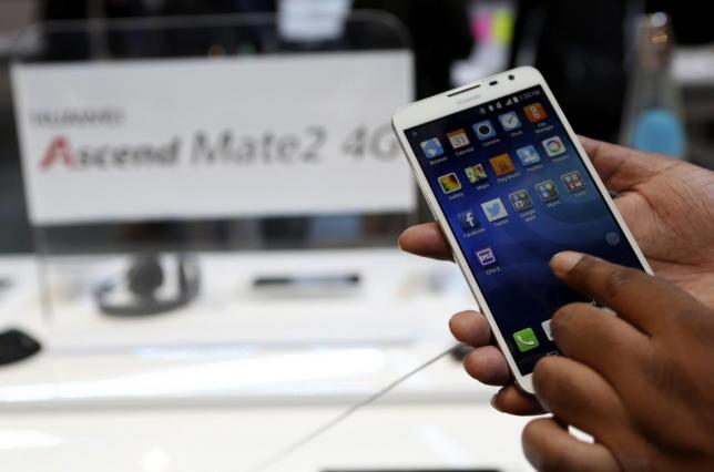 Tại sao smartphone Android càng dùng càng chậm? - Ảnh: Reuters