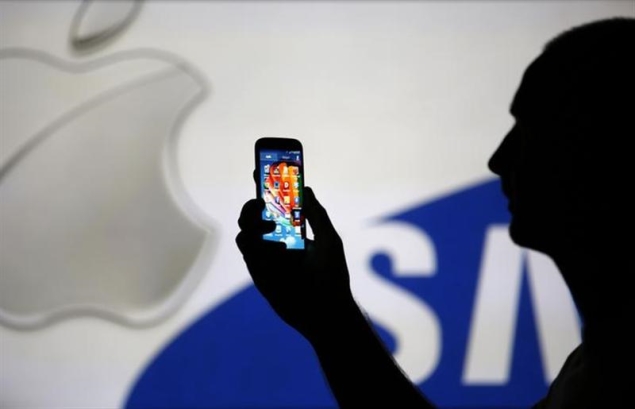 Apple và Samsung đều đang cho thấy dấu hiệu chững lại trên thị trường di động - Ảnh: Reuters