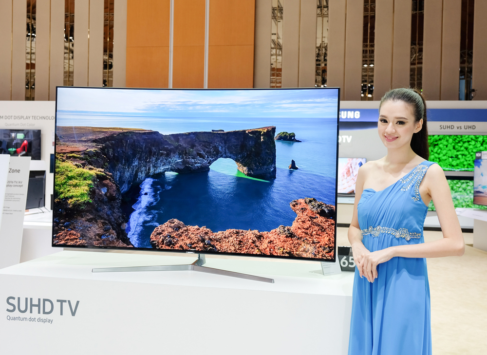 TV thông minh sử dụng công nghệ chấm lượng tử là sản phẩm chủ đạo của Samsung tại SEA Forum 2016 - Ảnh: C.T.V