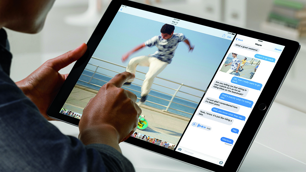 Doanh số bán hàng của iPad Pro tốt hơn hẳn so với dòng Surface của Microsoft - Ảnh: AFP