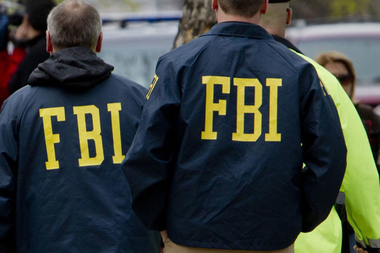 Tin tặc vừa công bố tài khoản của hàng chục ngàn nhân viên FBI lên mạng - Ảnh: AFP