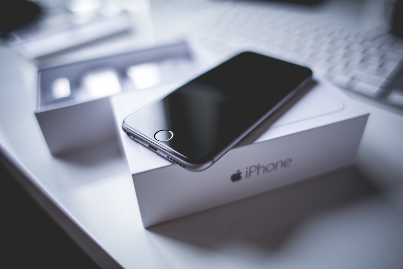 iPhone dính lỗi 53 có thể sẽ khiến cho máy không thể hoạt động được nữa - Ảnh: AFP