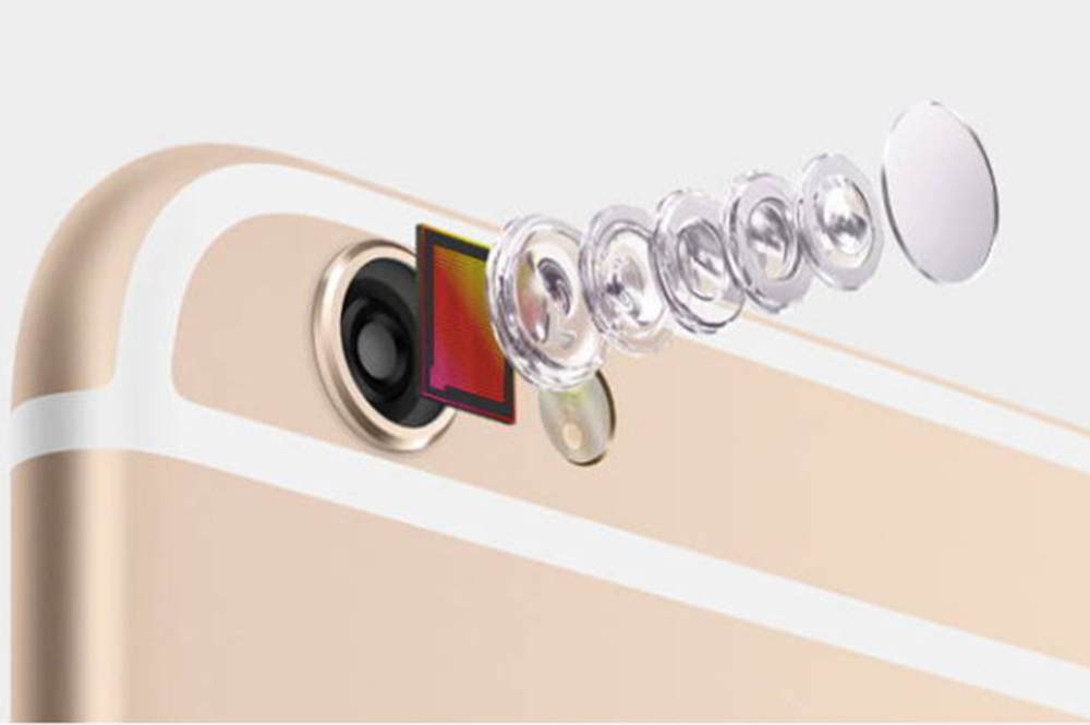 Thấu kính smartphone hiện nay có dạng cong khiến cho camera trở nên dày hơn - Ảnh: Apple
