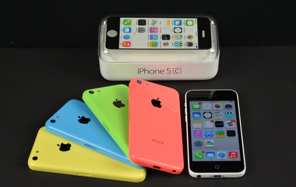 Apple và FBI đang bất đồng ý kiến liên quan đến việc bẻ khóa chiếc iPhone 5C - Ảnh: AFP