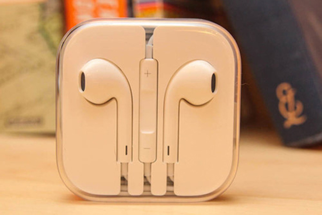 Apple thay đổi cách sử dụng tai nghe trên iPhone ngay trong năm nay - Ảnh: AFP