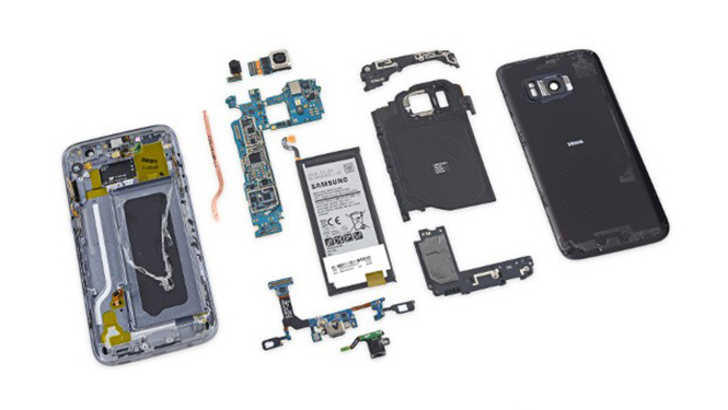 Việc bung các thành phần Galaxy S7 ra để sửa chữa không phải là điều dễ dàng - Ảnh chụp lại từ trang iFixit