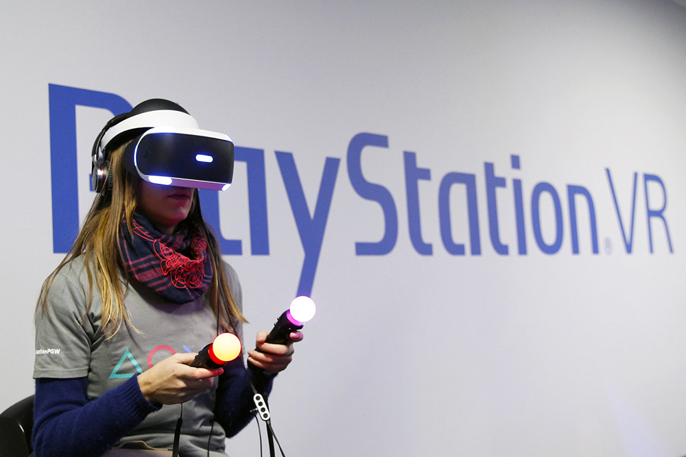 Sony khuyến cáo PlayStation VR không phù hợp cho trẻ có độ tuổi dưới 12 - Ảnh: AFP