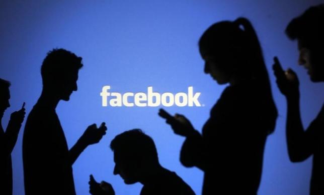 Lừa đảo trên Facebook đang 'nở rộ' tại Việt Nam - Ảnh: Reuters