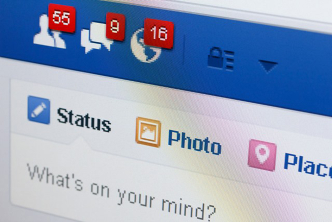 Facebook đang dần được sử dụng để thay thế email trong các dịch vụ hỗ trợ khách hàng - Ảnh: Shutterstock