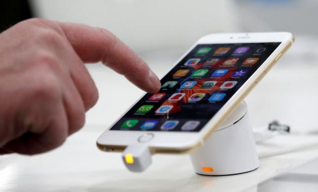 Apple vẫn sẽ tung ra iPhone SE bộ nhớ 16 GB - Ảnh: Reuters 