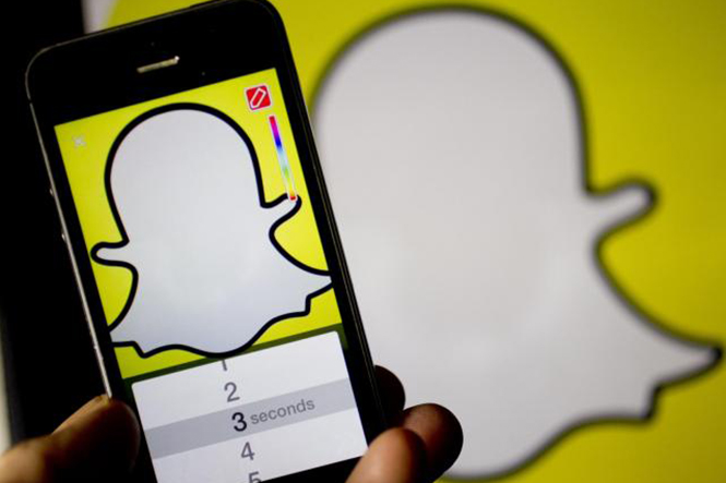 Luật bản quyền tại Anh sẽ được áp dụng cho cả những tin nhắn Snapchat - Ảnh: AFP