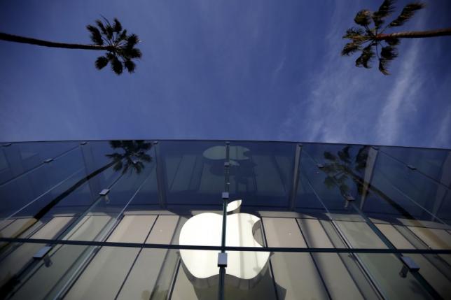 Không cần Apple hỗ trợ, FBI đã thành công trong việc bẻ khóa iPhone - Ảnh: Reuters