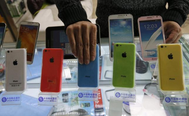 iPhone 5C bất ngờ tái xuất tại Việt Nam - Ảnh: Reuters