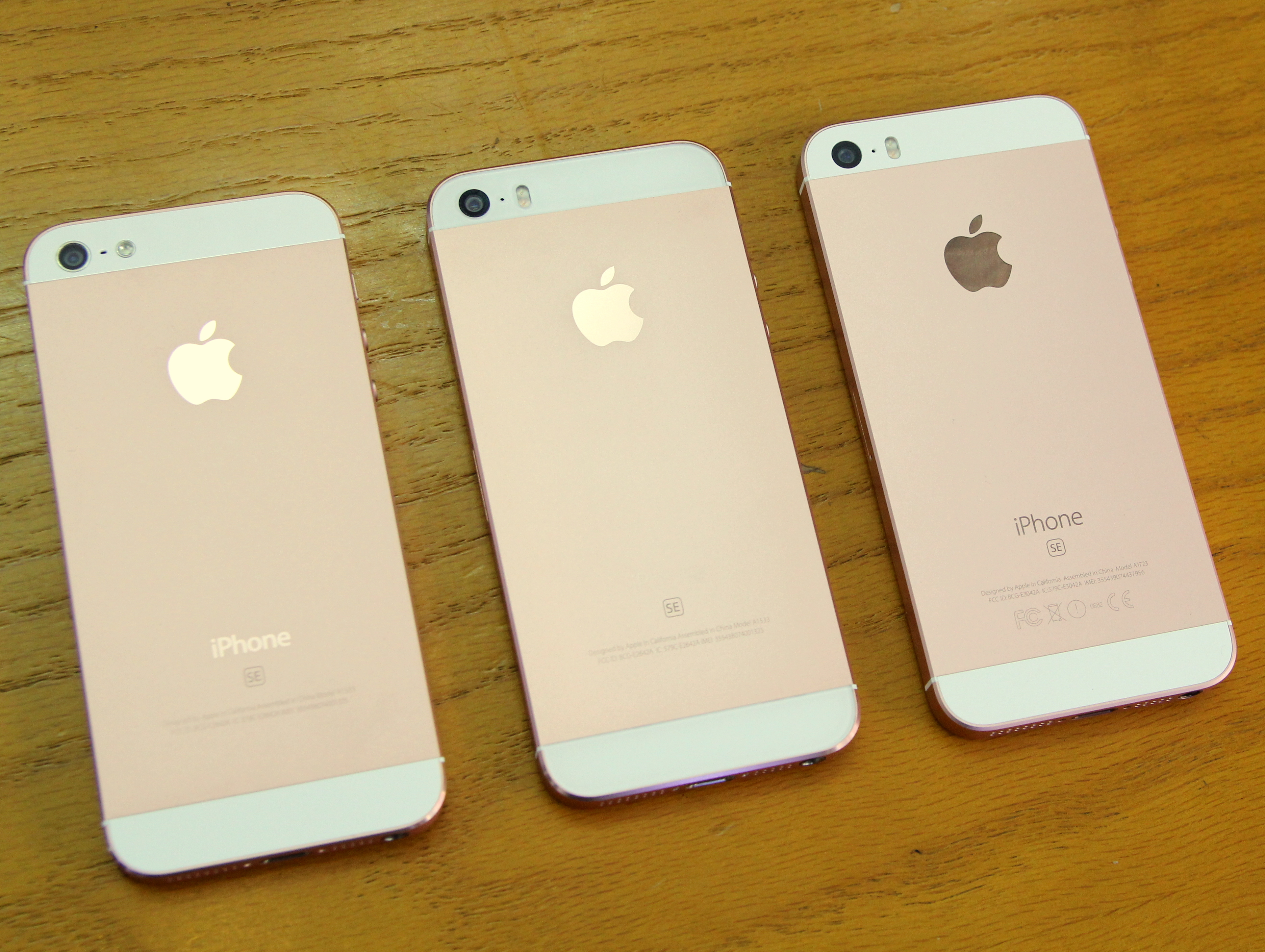iPhone 5 và iPhone 5S thay vỏ thành iPhone SE mới xuất hiện tại Hà Nội - Ảnh: T.Hưng