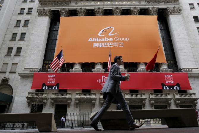 Mới đây, Alibaba bỏ ra khoảng 1 tỉ USD để "kiểm soát" Lazada - Ảnh: Reuters