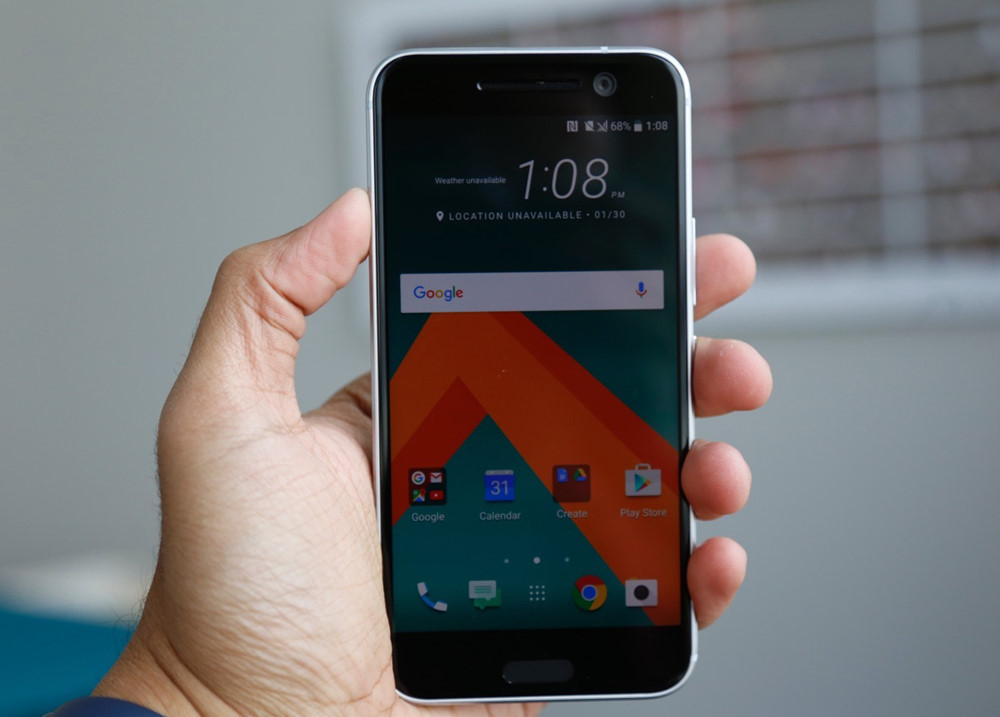 HTC 10 là mẫu smartphone cao cấp mới của HTC trong năm 2016 - Ảnh chụp lại từ engadget