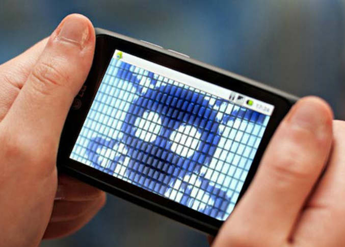 Vừa phát hiện thêm một loại mã độc mới tấn công bằng cách gửi tin nhắn SMS - Ảnh: AFP