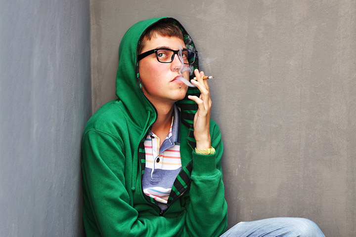 Hút thuốc gây ung thư phổi - Ảnh: Shutterstock